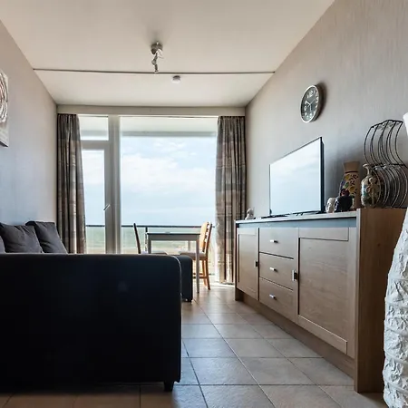 In With Stunning Sea Views, Cleaning Included * Ostende