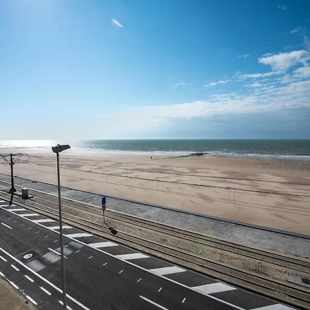 Studio In Ostend With Stunning Sea Views, Cleaning Included Appartamento