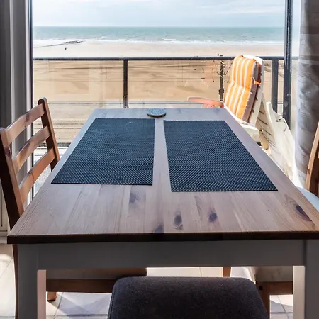 In With Stunning Sea Views, Cleaning Included Apartamento Ostende