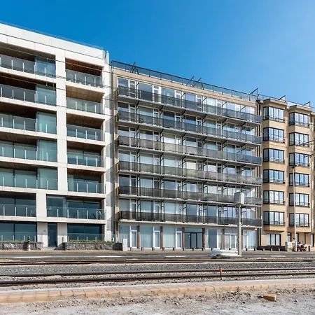 In With Stunning Sea Views, Cleaning Included Ostende