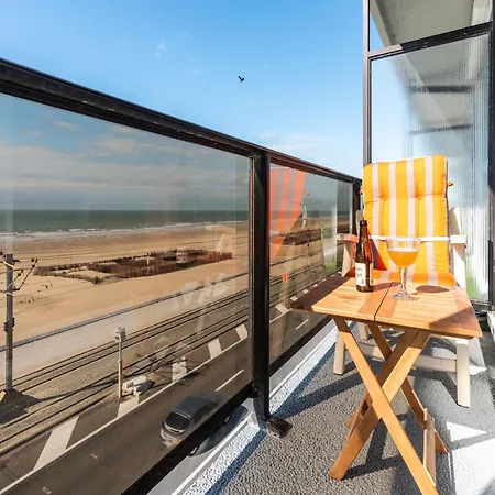 In With Stunning Sea Views, Cleaning Included Apartamento Ostende
