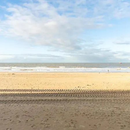In With Stunning Sea Views, Cleaning Included Appartement Ostende